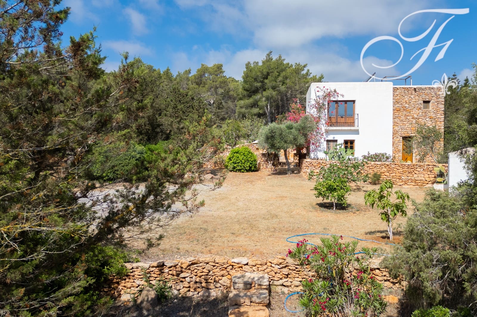 3 soveværelse Finca/Landehus til salg i Es Figueral med swimmingpool garage - € 3.800.000 (Ref: 8406427)