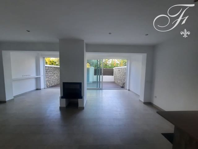 2 slaapkamer Appartement te koop in Nuestra Señora de Jesus, Santa Eulalia / Santa Eularia met garage - € 590.000 (Ref: 8591438)