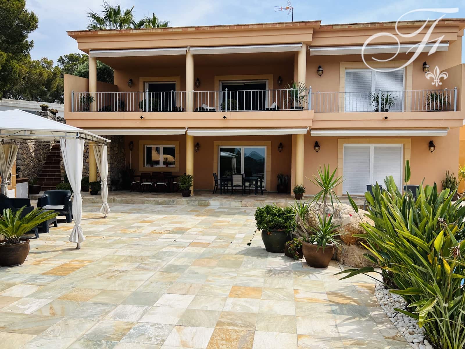 3 soverom Villa til salgs i Santa Eulalia / Santa Eularia med svømmebasseng - € 2 595 000 (Ref: 8878640)