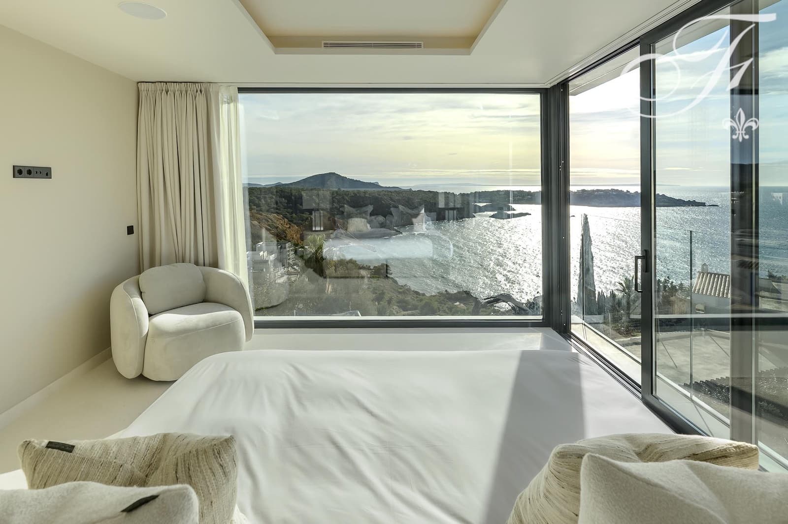 6 bedroom Villa for sale in Es Cubells with pool - € 9,500,000 (Ref: 9542201)