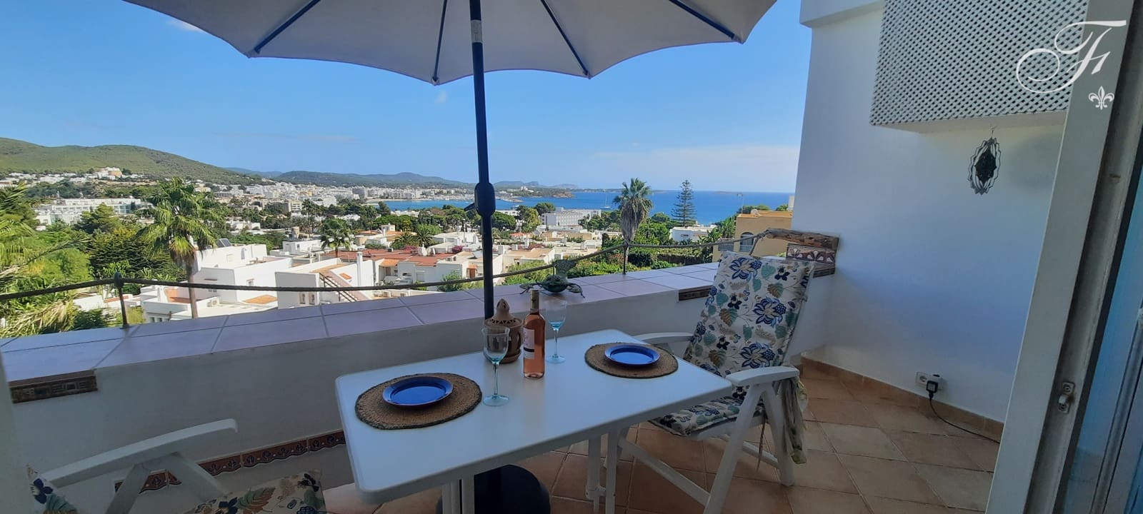 2 bedroom Apartment for sale in Santa Eulalia / Santa Eularia with pool - € 495,000 (Ref: 9706015)