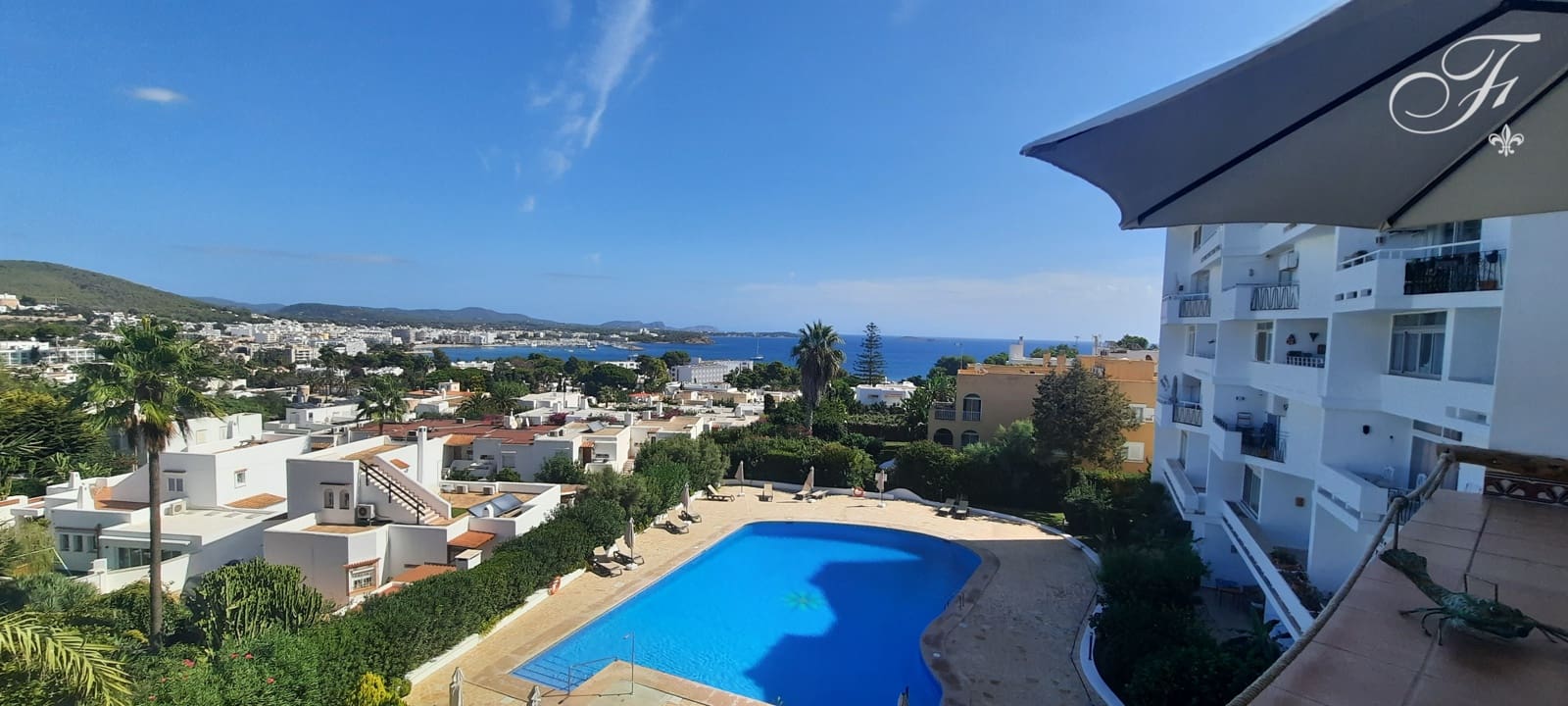 2 bedroom Apartment for sale in Santa Eulalia / Santa Eularia with pool - € 495,000 (Ref: 9706015)