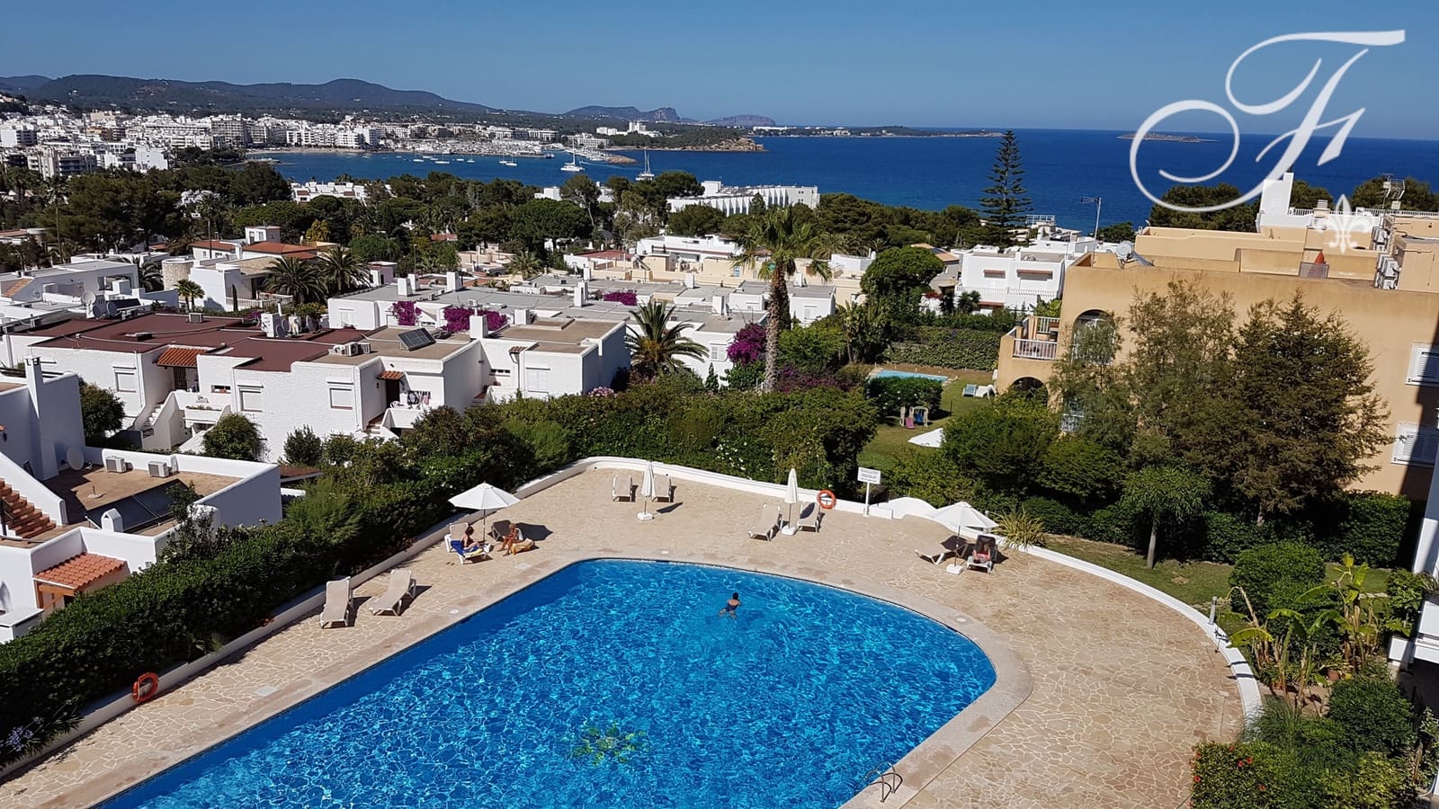 2 bedroom Apartment for sale in Santa Eulalia / Santa Eularia with pool - € 495,000 (Ref: 9706015)