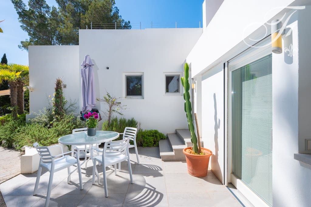 3 bedroom Finca/Country House for sale in Santa Gertrudis de Fruitera with pool - € 1,375,000 (Ref: 9843862)
