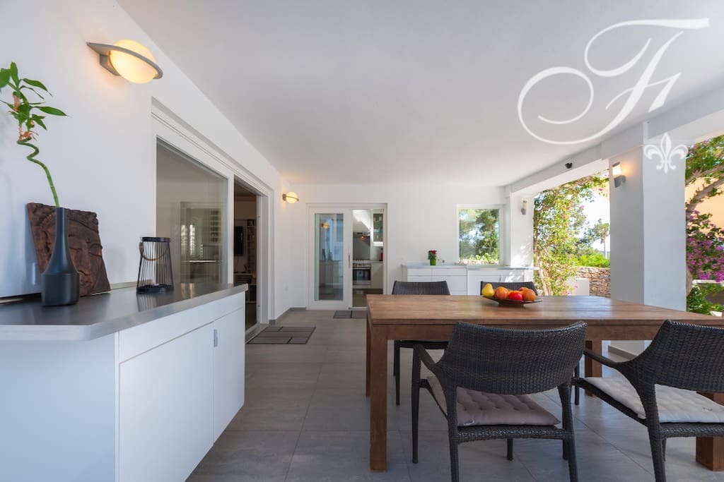 3 bedroom Finca/Country House for sale in Santa Gertrudis de Fruitera with pool - € 1,375,000 (Ref: 9843862)