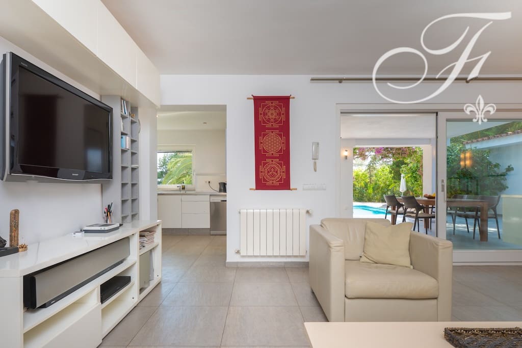 3 bedroom Finca/Country House for sale in Santa Gertrudis de Fruitera with pool - € 1,375,000 (Ref: 9843862)