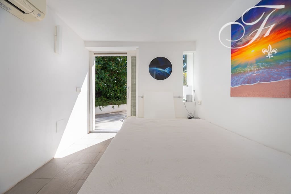 3 bedroom Finca/Country House for sale in Santa Gertrudis de Fruitera with pool - € 1,375,000 (Ref: 9843862)