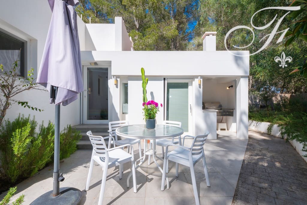 3 bedroom Finca/Country House for sale in Santa Gertrudis de Fruitera with pool - € 1,375,000 (Ref: 9843862)