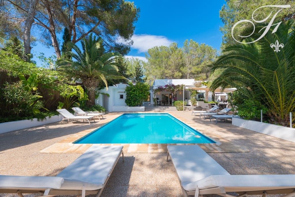 3 bedroom Finca/Country House for sale in Santa Gertrudis de Fruitera with pool - € 1,375,000 (Ref: 9843862)