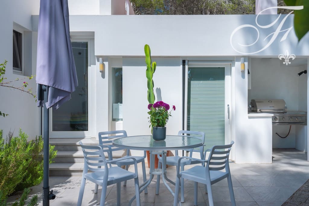 3 bedroom Finca/Country House for sale in Santa Gertrudis de Fruitera with pool - € 1,375,000 (Ref: 9843862)