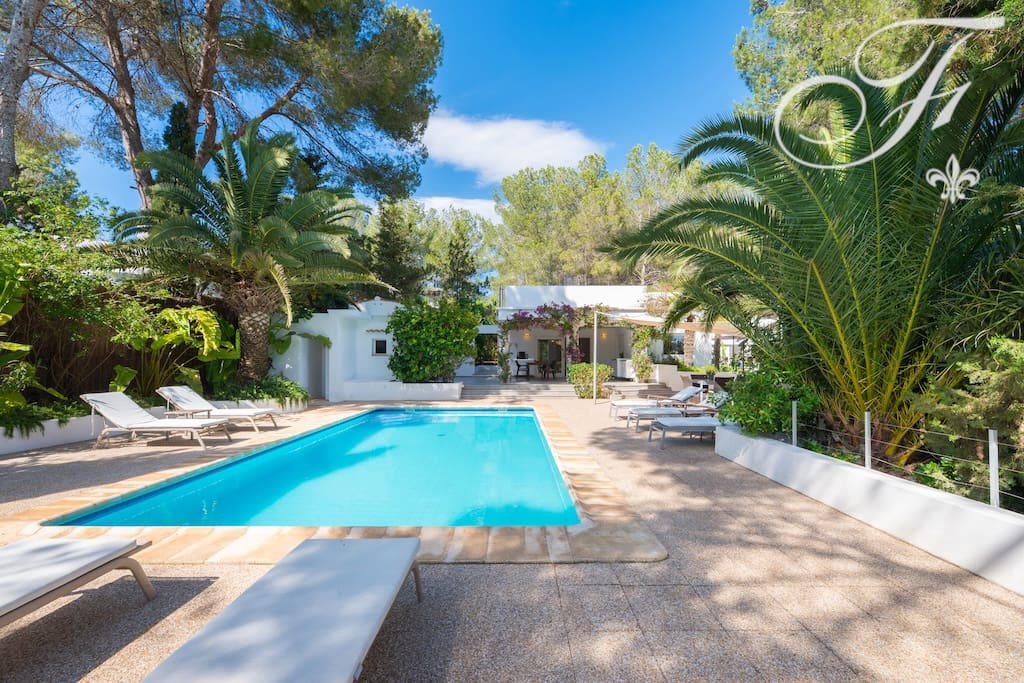 3 bedroom Finca/Country House for sale in Santa Gertrudis de Fruitera with pool - € 1,375,000 (Ref: 9843862)