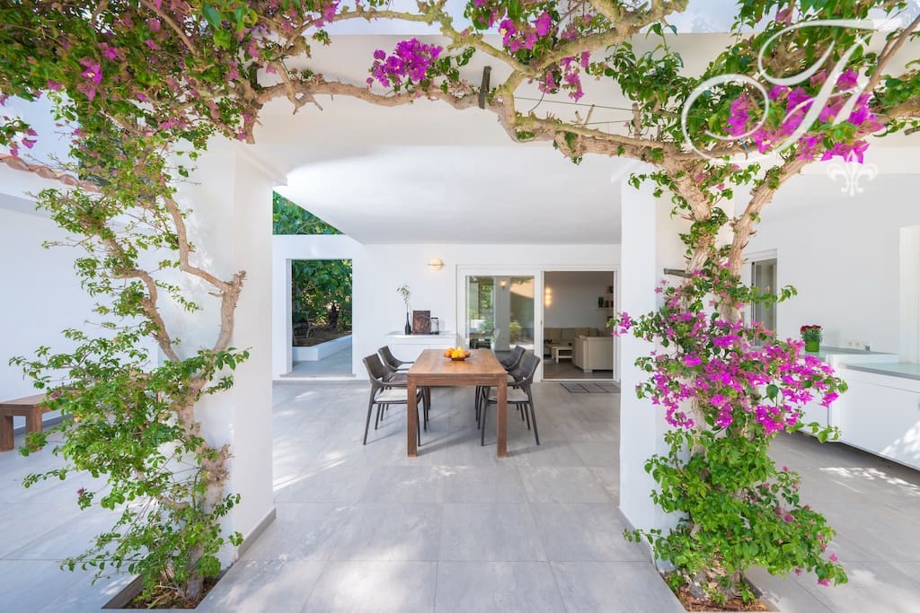 3 bedroom Finca/Country House for sale in Santa Gertrudis de Fruitera with pool - € 1,375,000 (Ref: 9843862)