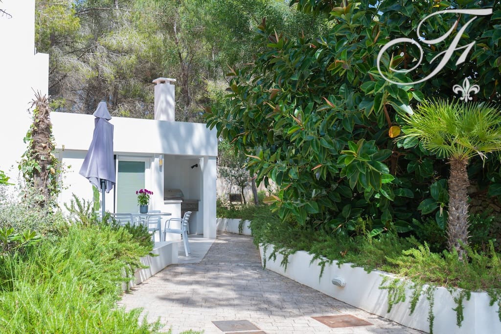 3 bedroom Finca/Country House for sale in Santa Gertrudis de Fruitera with pool - € 1,375,000 (Ref: 9843862)