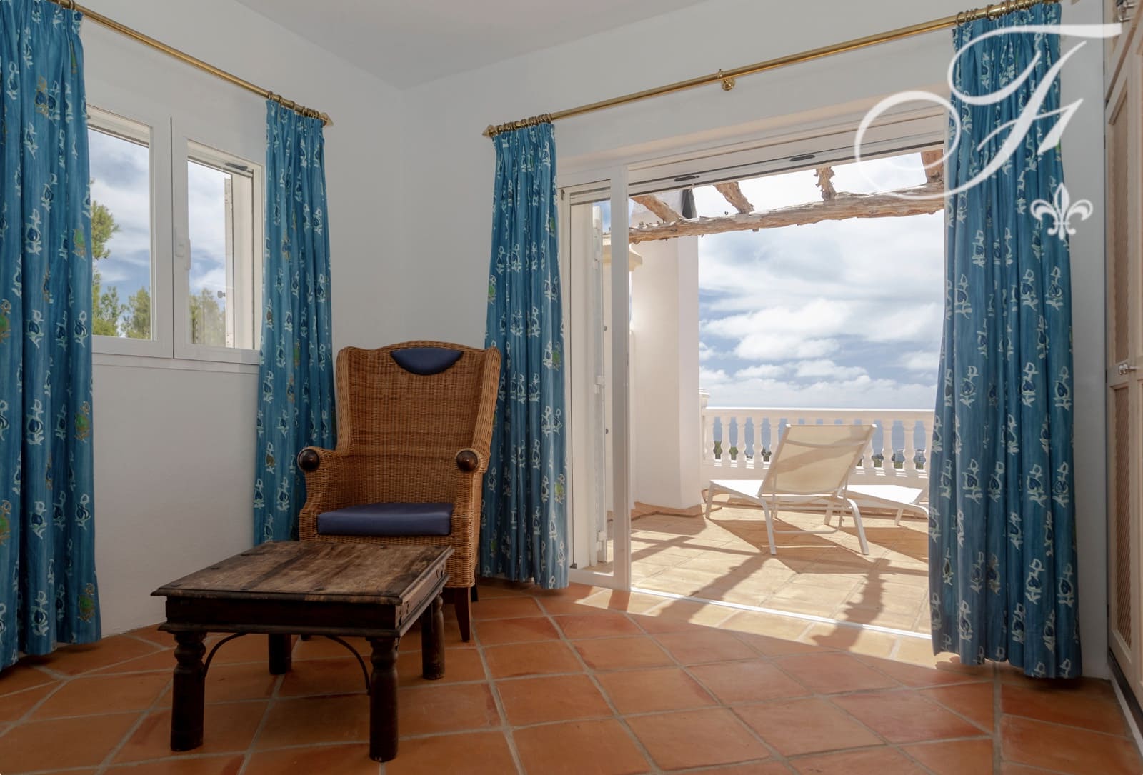 3 soveværelse Semi-Rækkehus til salg i Cala Llenya med swimmingpool garage - € 1.800.000 (Ref: 9889408)