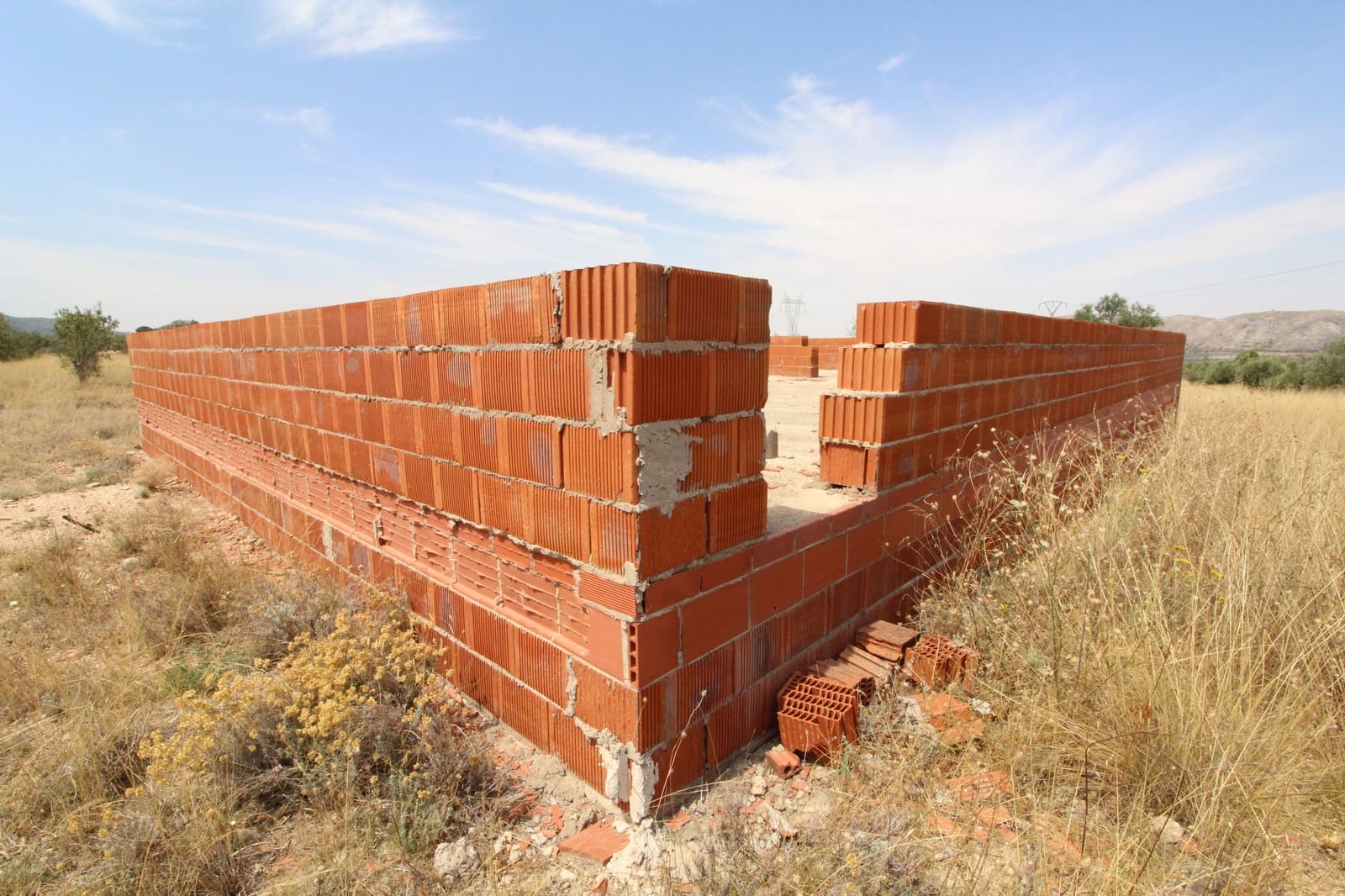 Grunde uden byggetilladelser til salg i Biar - € 70.000 (Ref: 4752764)