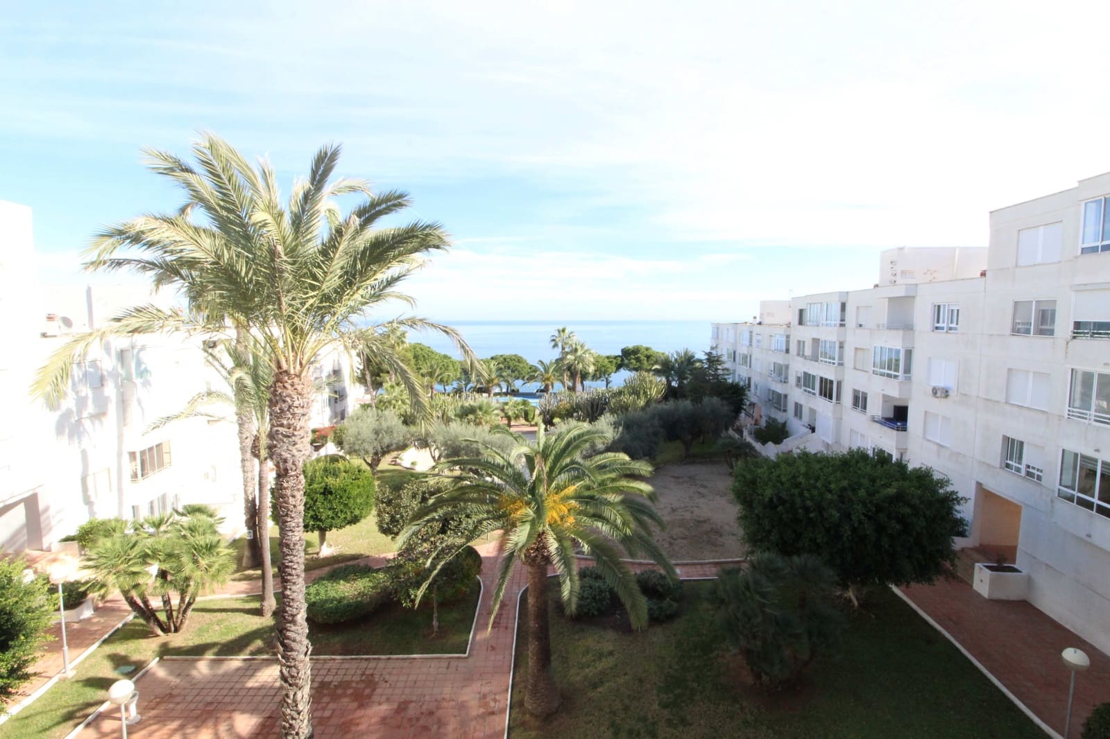 2 bedroom Apartment for sale in Gran Alacant with pool - € 182,000 (Ref: 9404487)