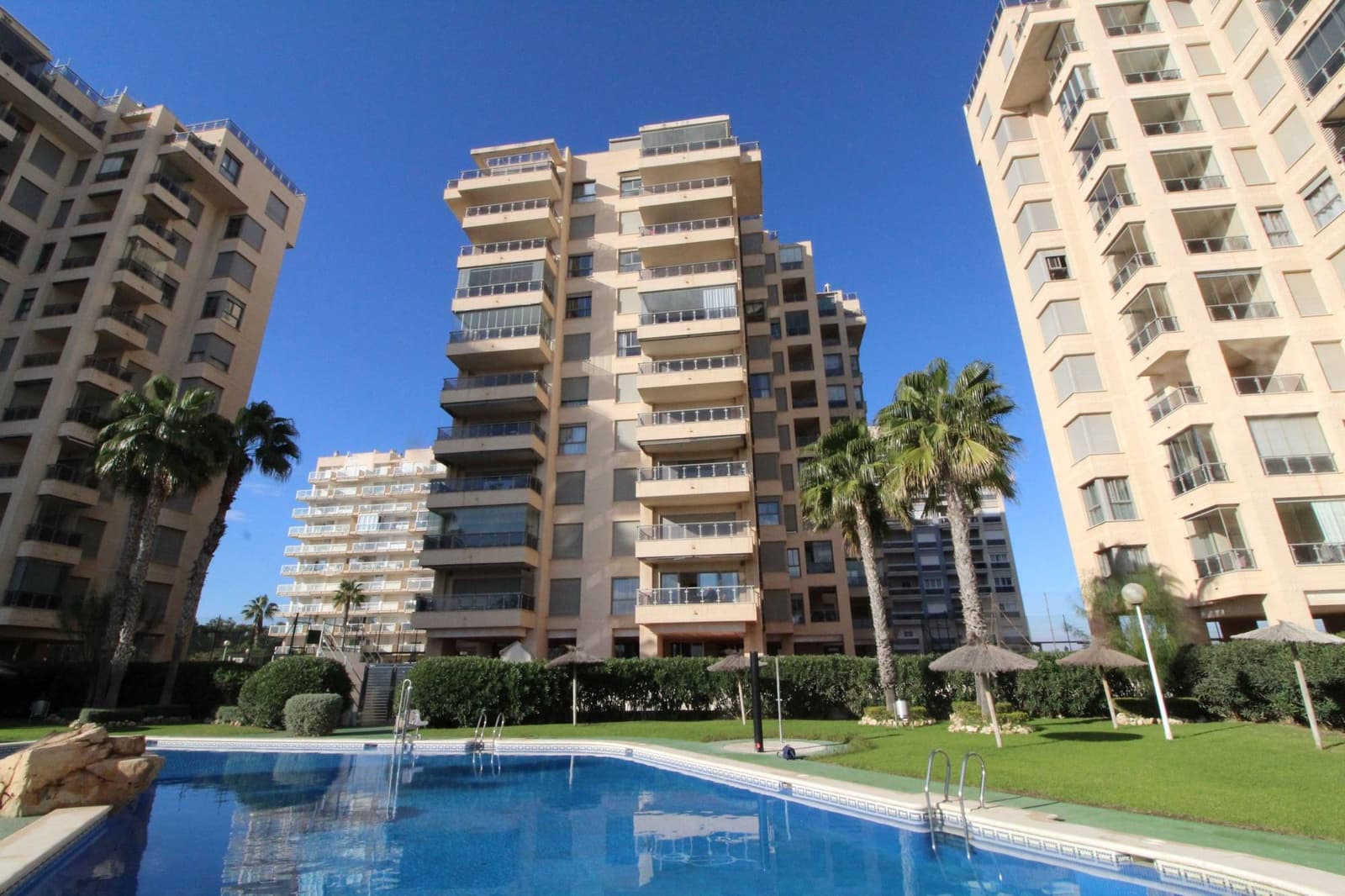 2 bedroom Apartment for sale in Guardamar del Segura with pool - € 199,999 (Ref: 9724889)