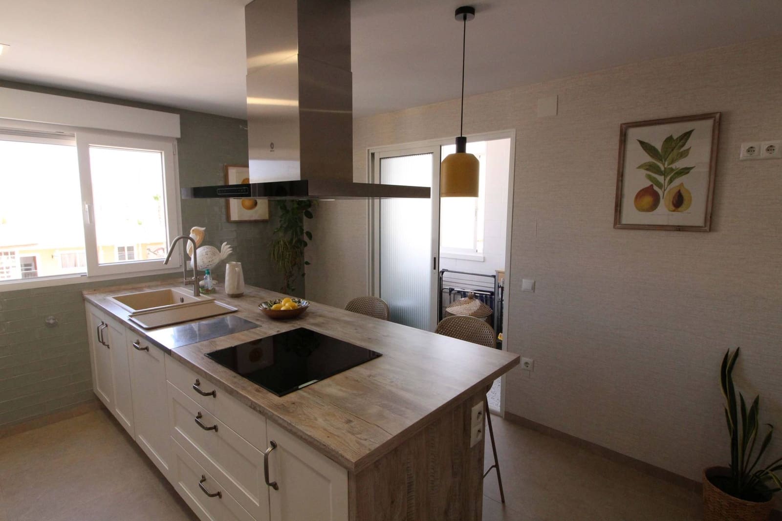 4 bedroom Apartment for sale in Arenales del Sol with pool - € 389,000 (Ref: 9911775)