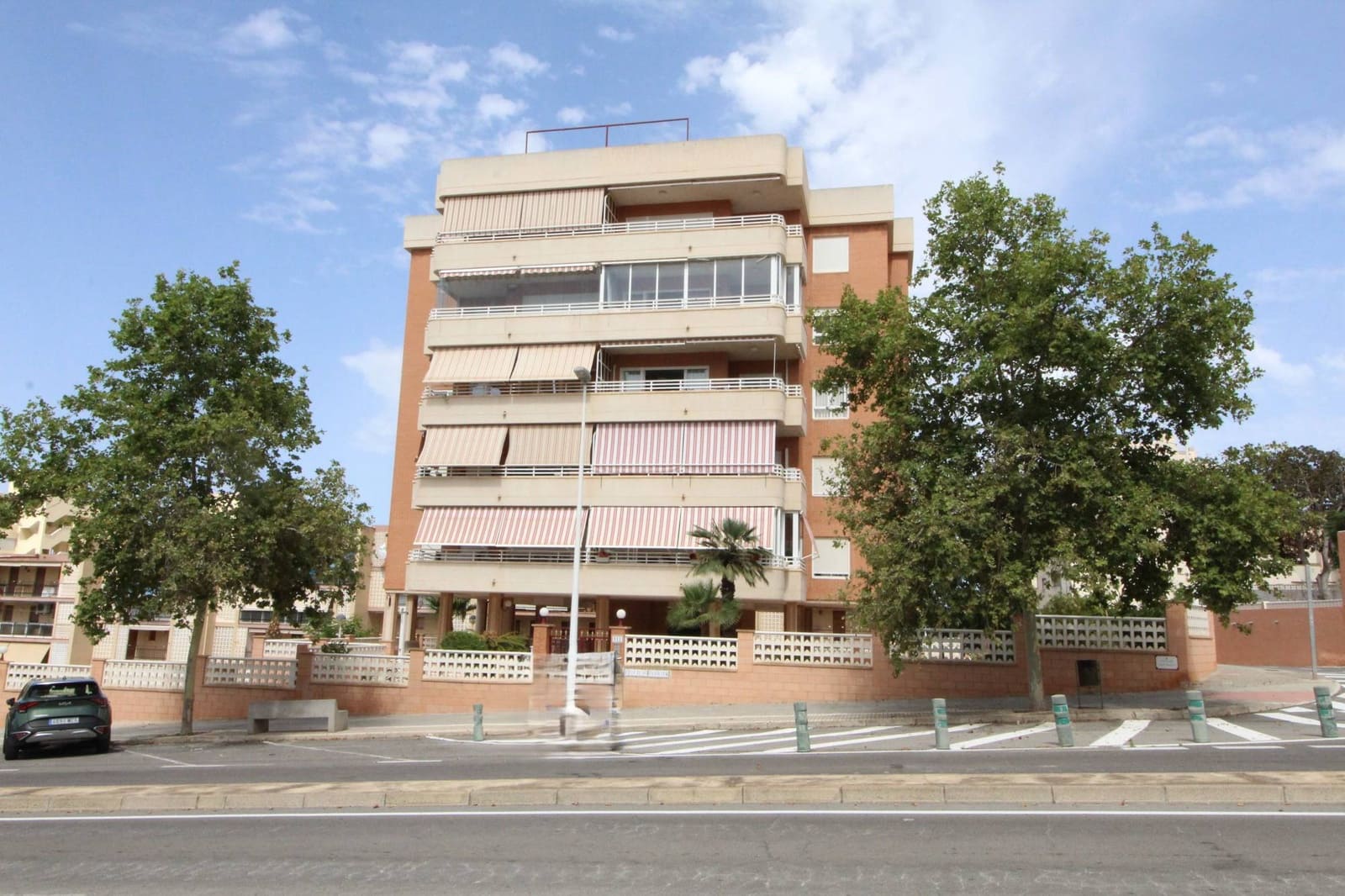 4 bedroom Apartment for sale in Arenales del Sol with pool - € 389,000 (Ref: 9911775)