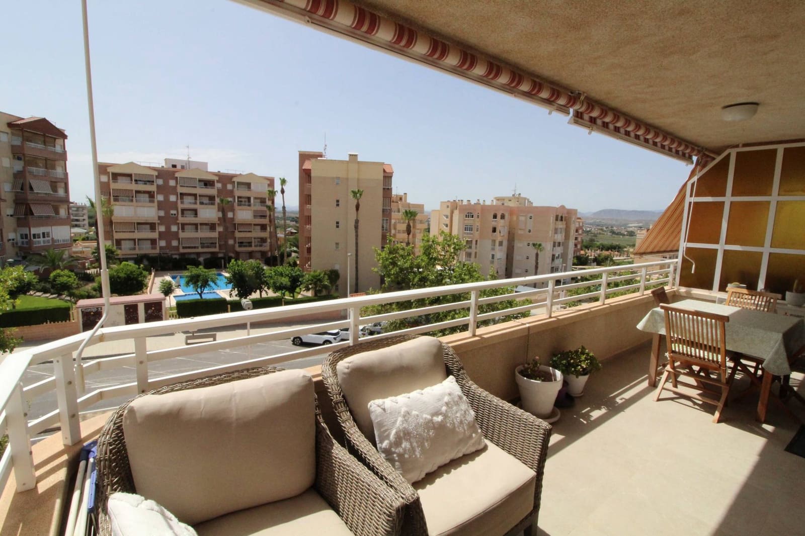 4 bedroom Apartment for sale in Arenales del Sol with pool - € 389,000 (Ref: 9911775)