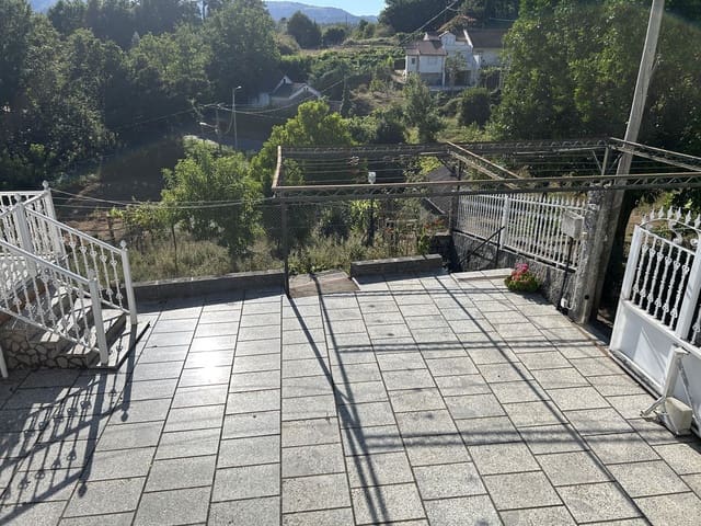 4 quarto Quinta/Casa Rural para venda em Cortegada com garagem - 125 000 € (Ref: 10002388)