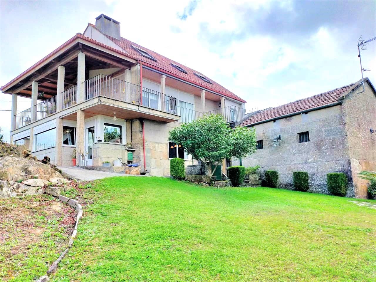 4 quarto Quinta/Casa Rural para venda em Amoeiro com garagem - 325 000 € (Ref: 10014176)