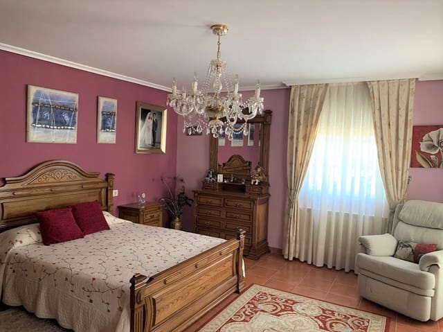 8 bedroom Finca/Country House for sale in Baños de Molgas - € 280,000 (Ref: 6545732)