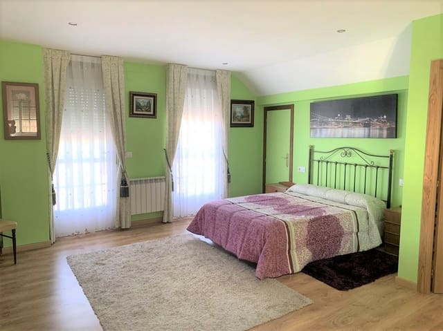 8 bedroom Finca/Country House for sale in Baños de Molgas - € 280,000 (Ref: 6545732)