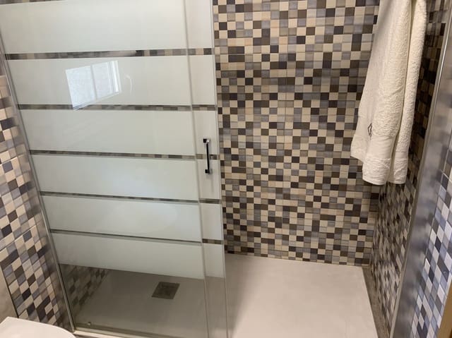 8 bedroom Finca/Country House for sale in Baños de Molgas - € 280,000 (Ref: 6545732)