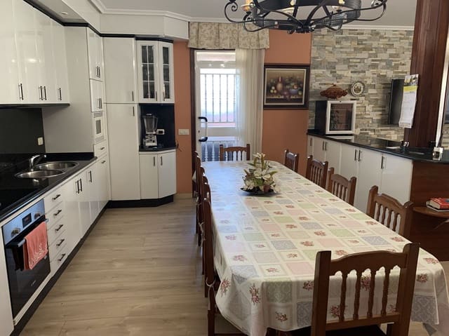 8 bedroom Finca/Country House for sale in Baños de Molgas - € 280,000 (Ref: 6545732)