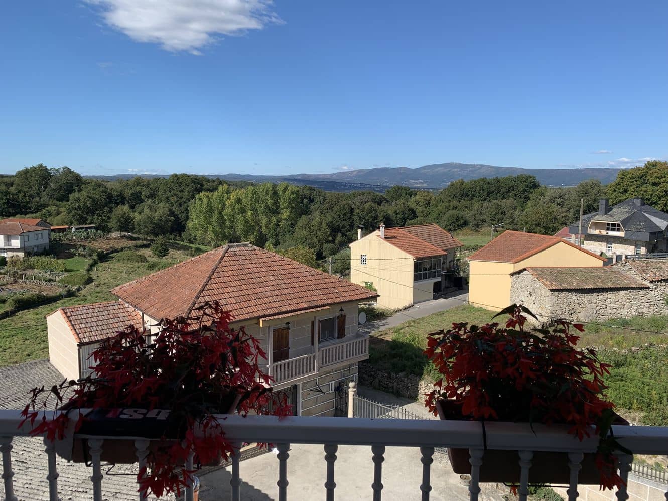 8 bedroom Finca/Country House for sale in Banos de Molgas - € 280,000 (Ref: 6545732)