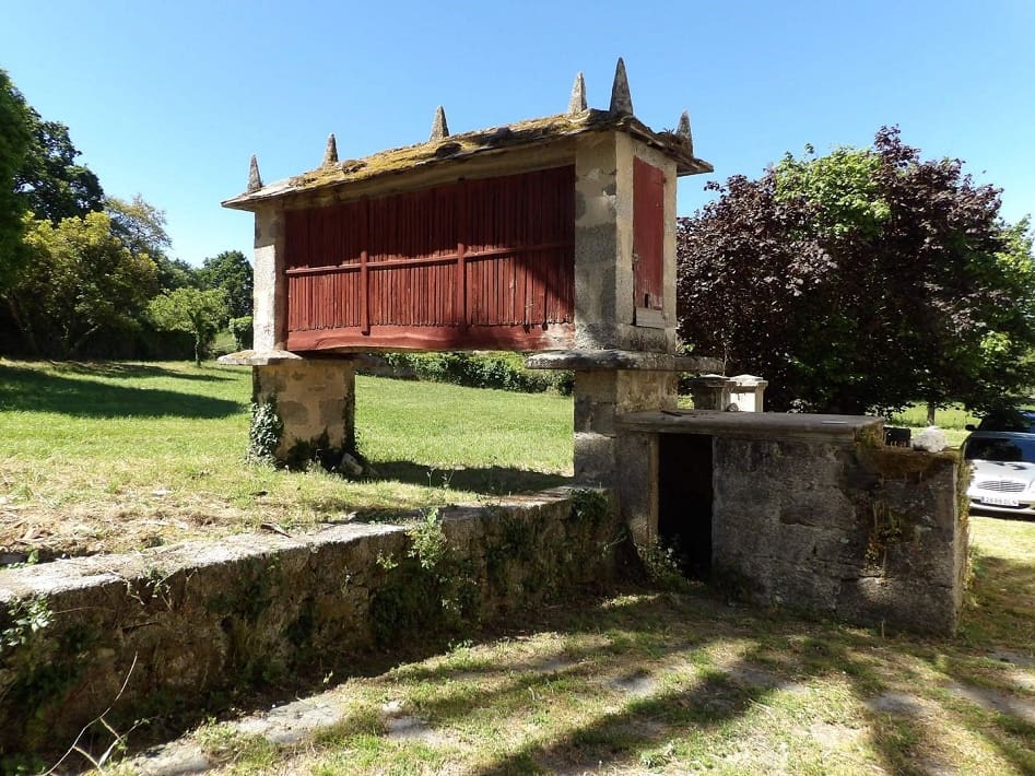 6 bedroom Finca/Country House for sale in Alfoz with garage - € 600,000 (Ref: 8221844)
