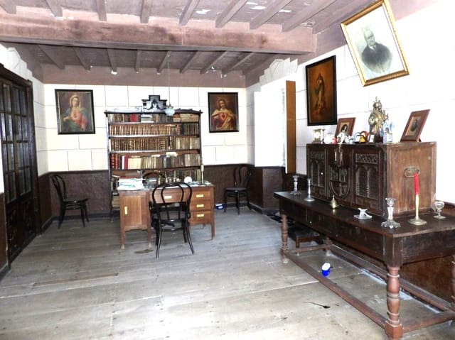 6 bedroom Finca/Country House for sale in Alfoz with garage - € 600,000 (Ref: 8221844)