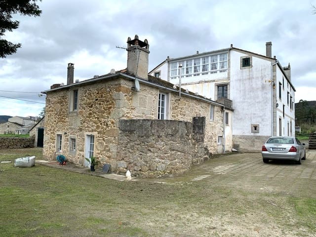 6 bedroom Finca/Country House for sale in Alfoz with garage - € 600,000 (Ref: 8221844)