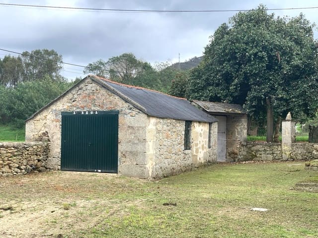 6 bedroom Finca/Country House for sale in Alfoz with garage - € 600,000 (Ref: 8221844)