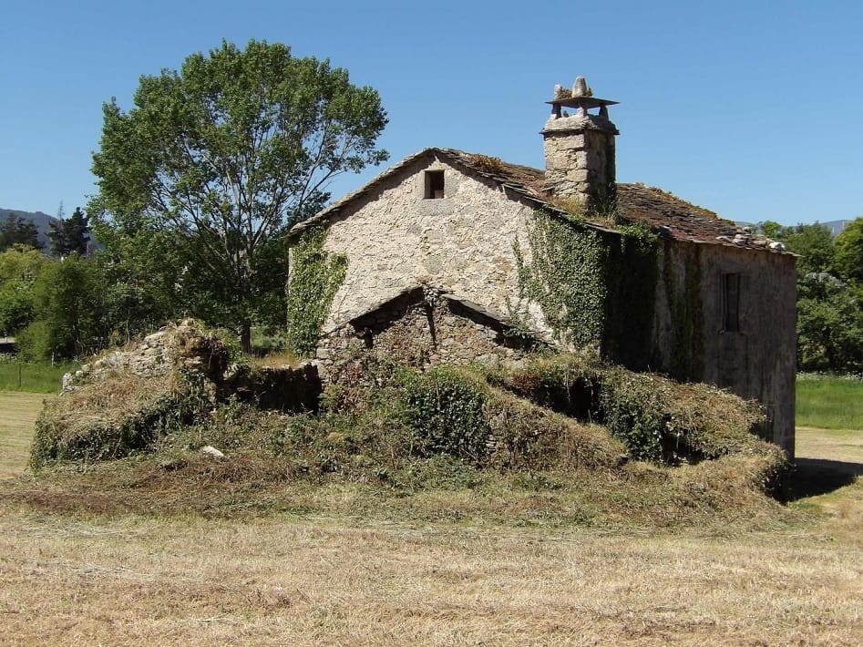 6 bedroom Finca/Country House for sale in Alfoz with garage - € 600,000 (Ref: 8221844)