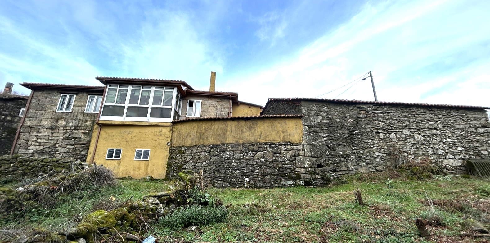 4 soveværelse Finca/Landehus til salg i Parada de Sil - € 85.000 (Ref: 8758549)