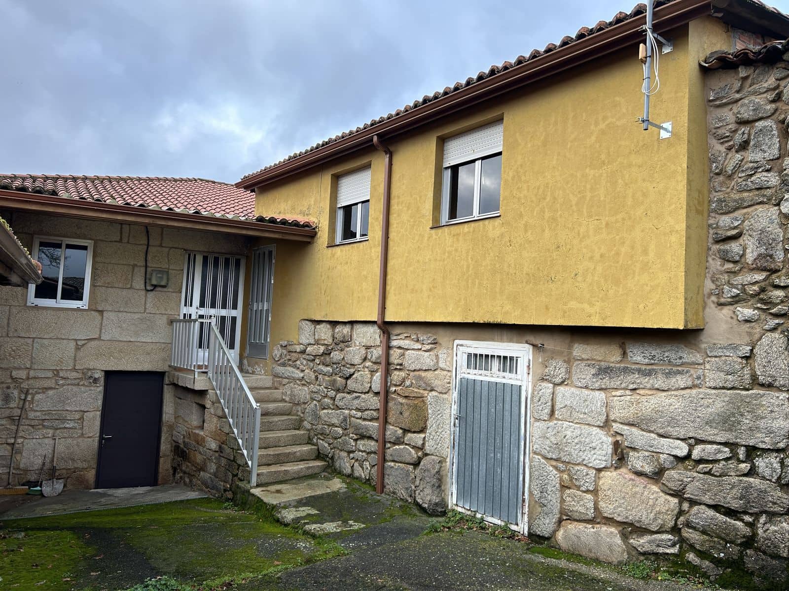 4 soveværelse Finca/Landehus til salg i Parada de Sil - € 85.000 (Ref: 8758549)