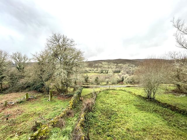 4 soveværelse Finca/Landehus til salg i Parada de Sil - € 85.000 (Ref: 8758549)