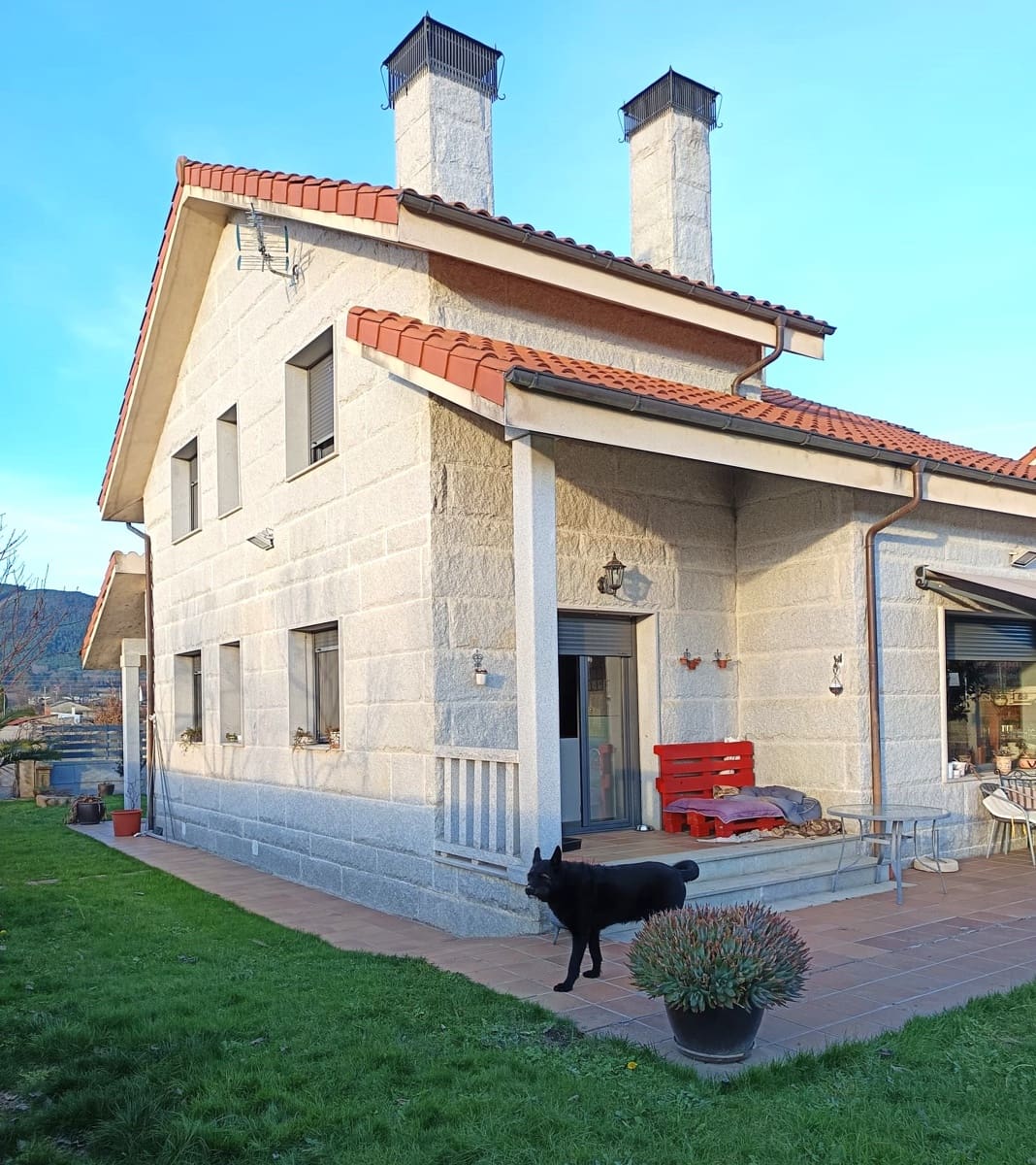 4 soveværelse Finca/Landehus til salg i Verin med swimmingpool garage - € 330.000 (Ref: 8920407)