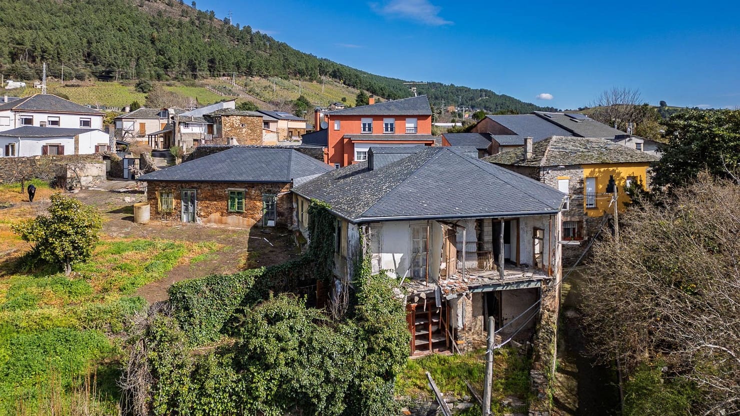 5 soveværelse Finca/Landehus til salg i A Rua - € 150.000 (Ref: 9016437)