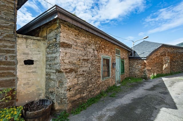 5 makuuhuone Maalaistalo myytävänä paikassa A Rúa - 150 000 € (Ref: 9016437)