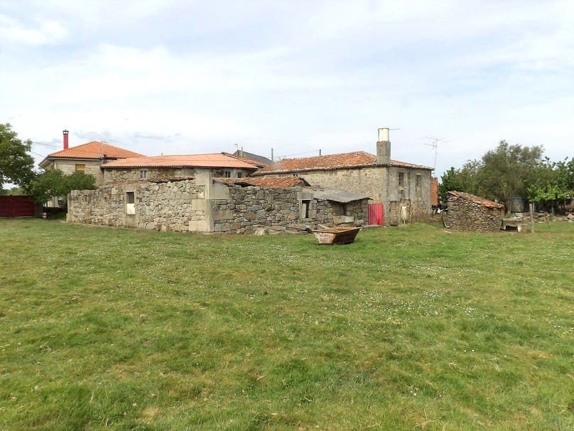 8 soveværelse Finca/Landehus til salg i O Savinao med garage - € 290.000 (Ref: 9072900)