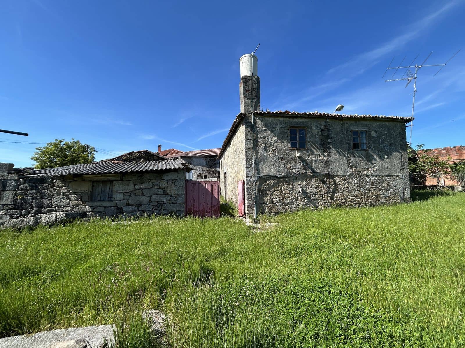 8 soveværelse Finca/Landehus til salg i O Savinao med garage - € 290.000 (Ref: 9072900)