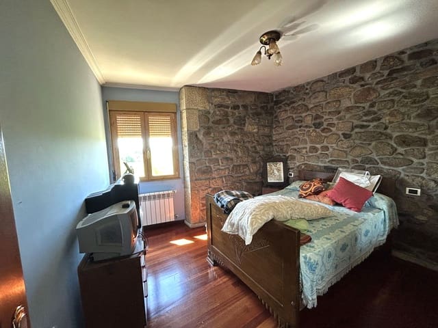 8 bedroom Finca/Country House for sale in O Saviñao with garage - € 290,000 (Ref: 9072900)