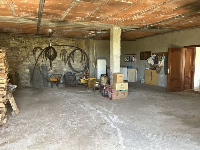 8 bedroom Finca/Country House for sale in O Saviñao with garage - € 290,000 (Ref: 9072900)