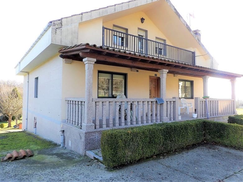 5 soveværelse Finca/Landehus til salg i O Savinao med garage - € 179.900 (Ref: 9101336)