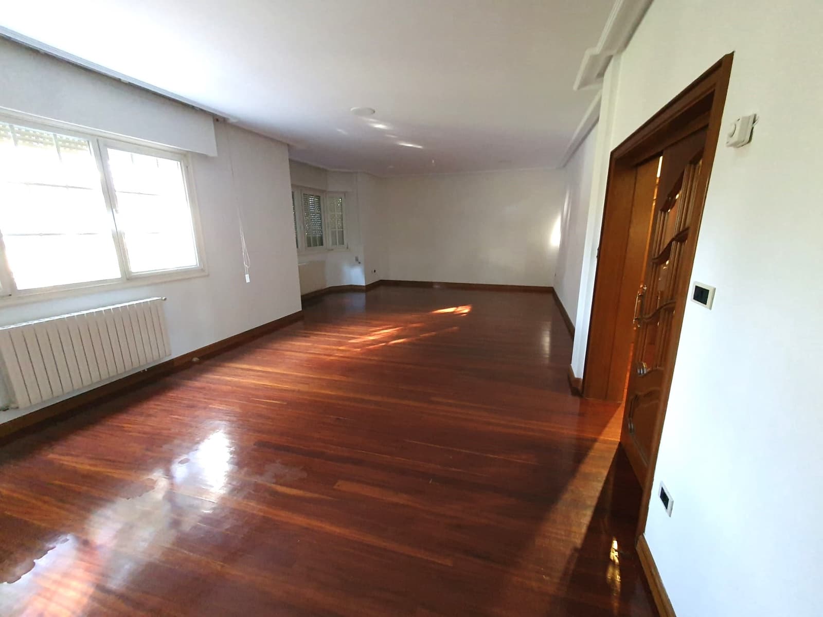 5 soveværelse Finca/Landehus til salg i Barbadas med swimmingpool garage - € 460.000 (Ref: 9112970)