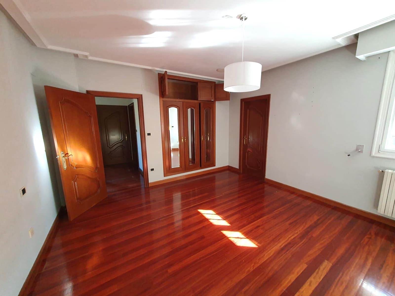 5 soveværelse Finca/Landehus til salg i Barbadas med swimmingpool garage - € 460.000 (Ref: 9112970)