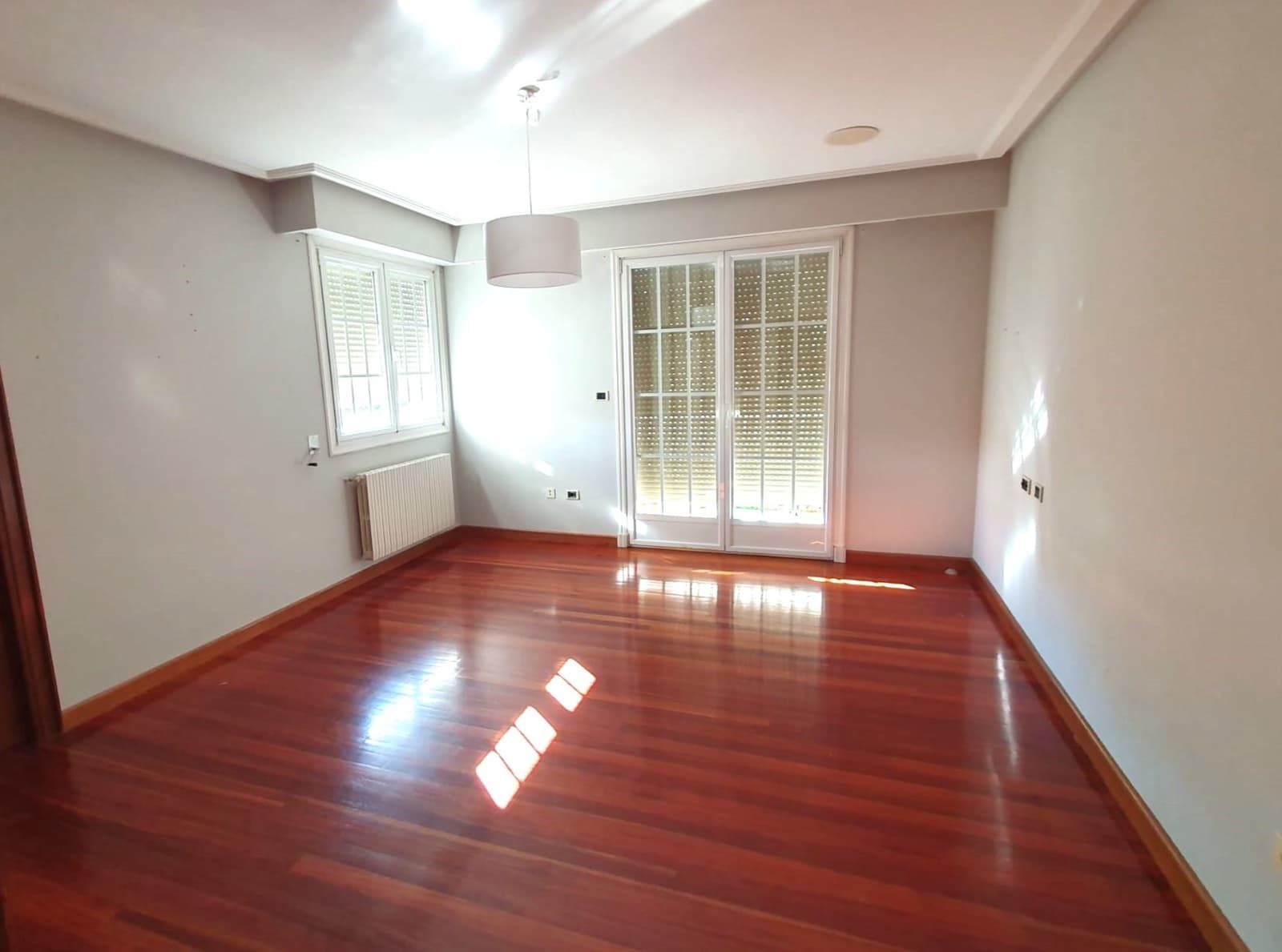 5 soveværelse Finca/Landehus til salg i Barbadas med swimmingpool garage - € 460.000 (Ref: 9112970)